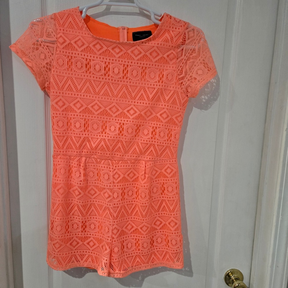 Romeo + Juliet Couture Romper Womens L Orange Lace Geometric Short Sleeve Beach